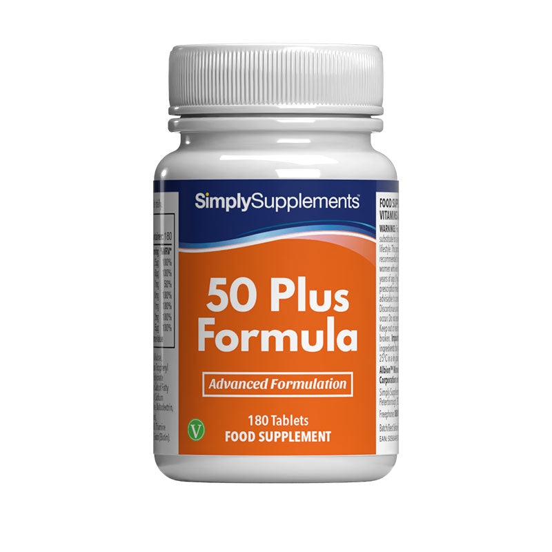 Frasco de suplemento con la etiqueta «50 Plus Formula Simply Supplements», de color naranja sobre fondo blanco.