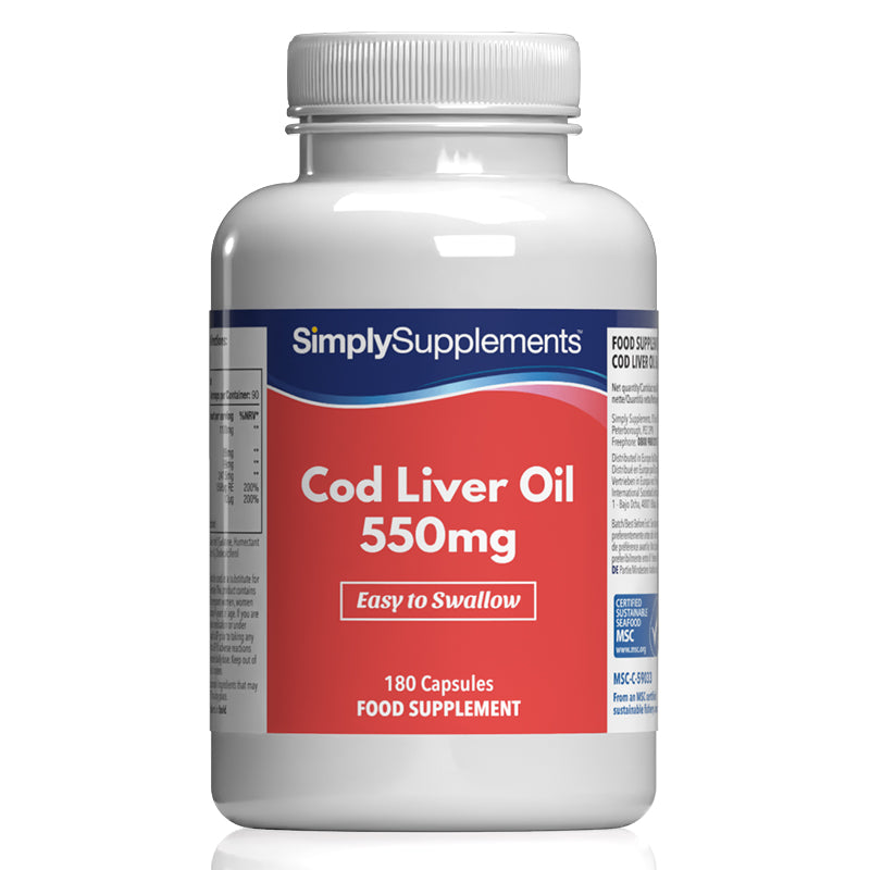 Frasco de suplemento con la etiqueta «Aceite de Bacalao 550 mg Simply Supplements», de color rojo sobre fondo blanco.