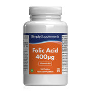 Frasco de suplemento con la etiqueta «Ácido Fólico (Vitamina B9) 400µg Simply Supplements», de color naranja sobre fondo blanco.
