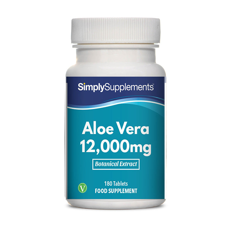 Frasco de suplemento con la etiqueta «Aloe Vera 12,000mg Simply Supplements», de color azul sobre fondo blanco.