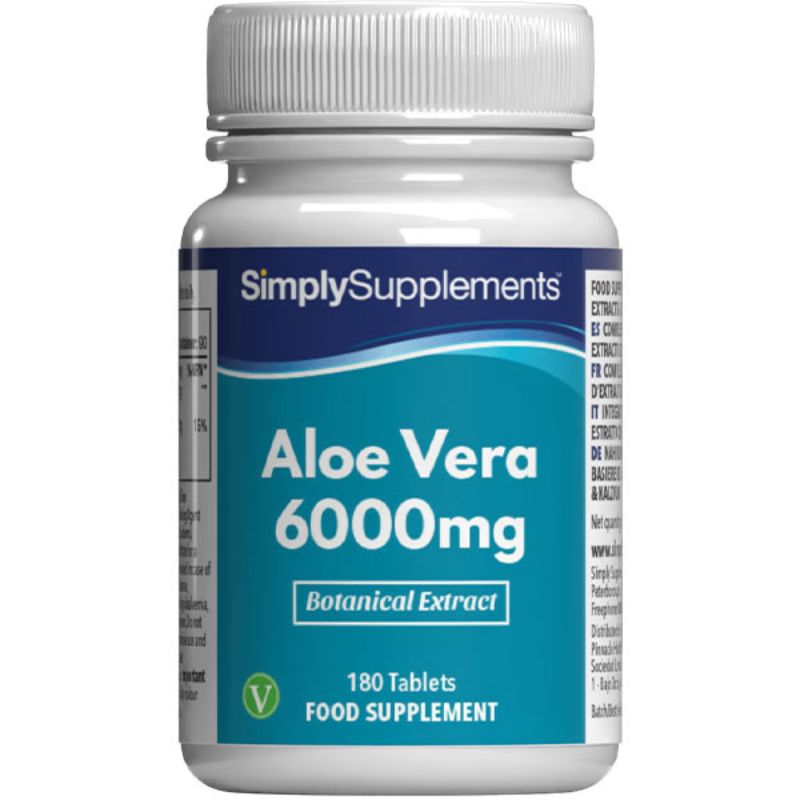 Frasco de suplemento con la etiqueta «Aloe Vera 6000mg Simply Supplements», de color azul sobre fondo blanco.