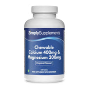 Frasco de suplemento con la etiqueta «Calcio 400mg y Magnesio 200mg Masticable Simply Supplements», de color azul sobre fondo blanco.