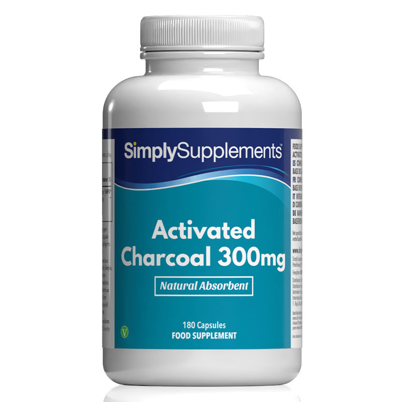 Frasco de suplemento con la etiqueta «Carbón Activado 300mg Simply Supplements», de color azulsobre fondo blanco.