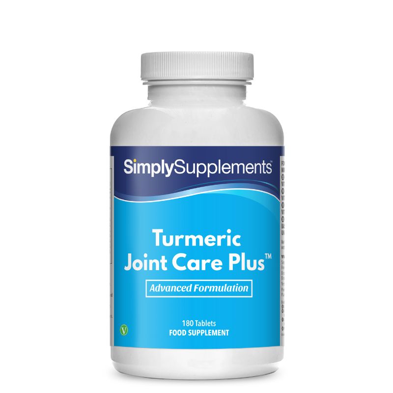 Frasco de suplemento con la etiqueta «Cúrcuma Complex Plus Simply Supplements», de color celeste sobre fondo blanco.