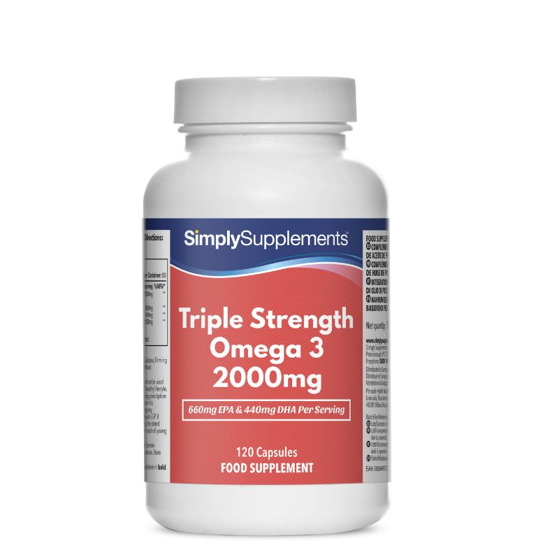 Frasco de suplemento con la etiqueta «Omega 3 2000mg Triple Acción Simply Supplements», de color rojo sobre fondo blanco.