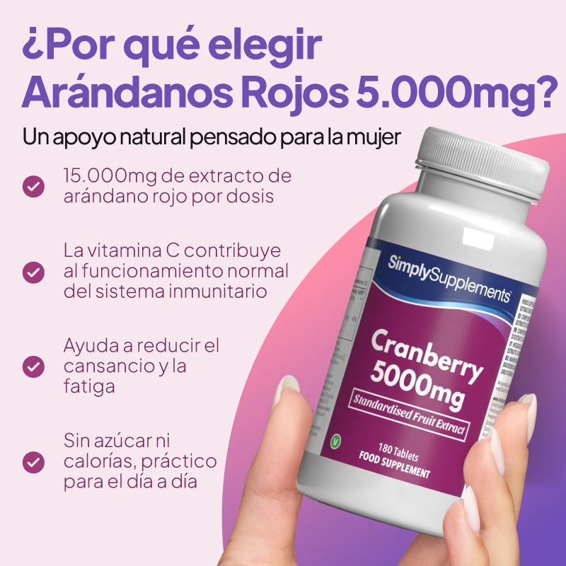 Frasco de un suplemento de arándano rojo de 5000 mg sostenido por una mano, con un texto promocional sobre un fondo morado. Un apoyo natural para las mujeres.