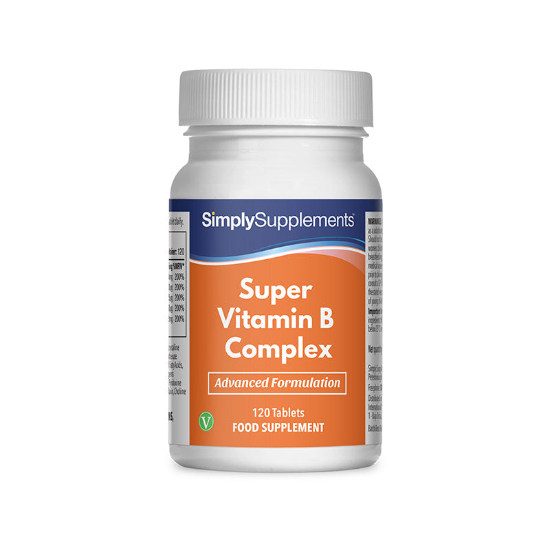 Frasco de suplemento con la etiqueta «Super Complejo Vitamina B Simply Supplements», de color naranja sobre fondo blanco.