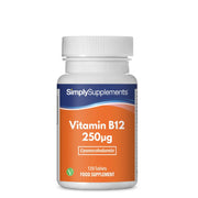 Frasco de suplemento con la etiqueta «Vitamina B12 250mcg Simply Supplements», de color naranja  sobre fondo blanco.