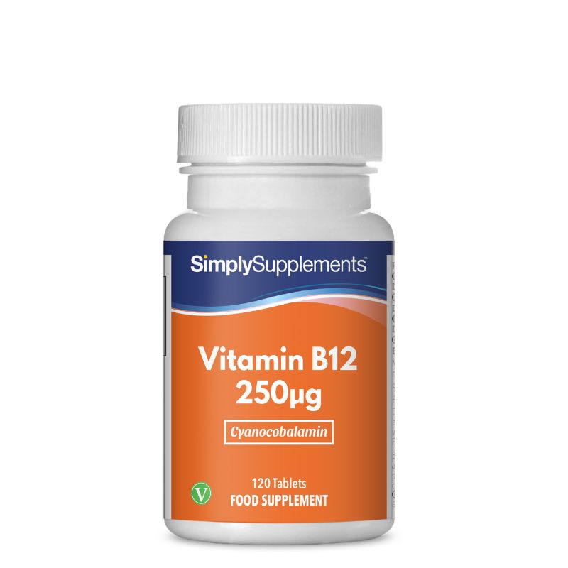 Frasco de suplemento con la etiqueta «Vitamina B12 250mcg Simply Supplements», de color naranja  sobre fondo blanco.
